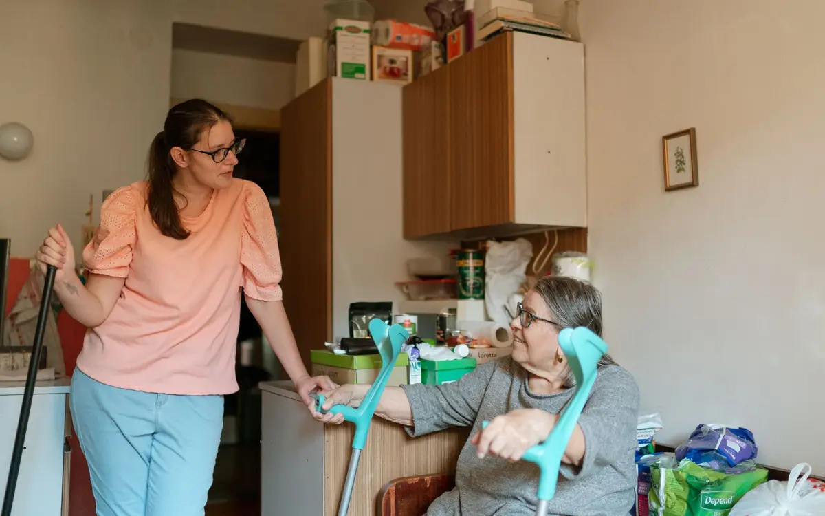 Aide à domicile lors de la préparation d'un repas