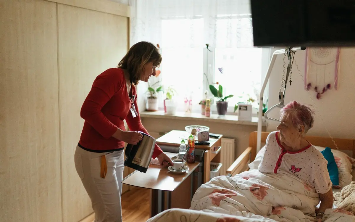 Accompagnement quotidien d'une personne âgée en établissement
