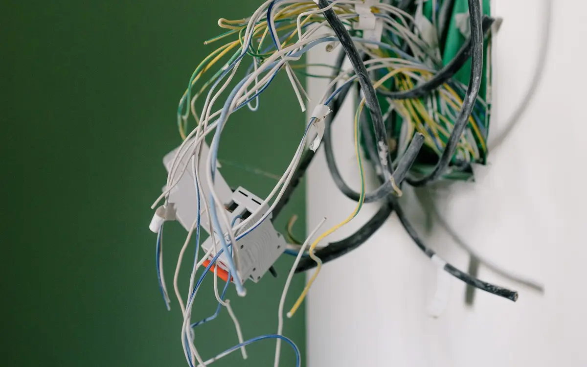 Fitting electrical accessories during building work