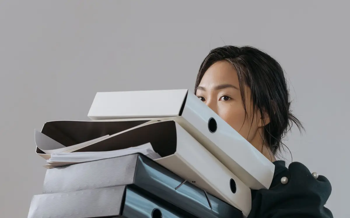 Gestion de dossiers papier dans un service administratif