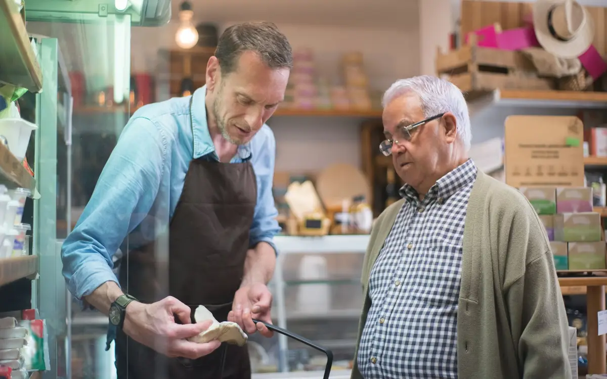 Conseil à un client en magasin