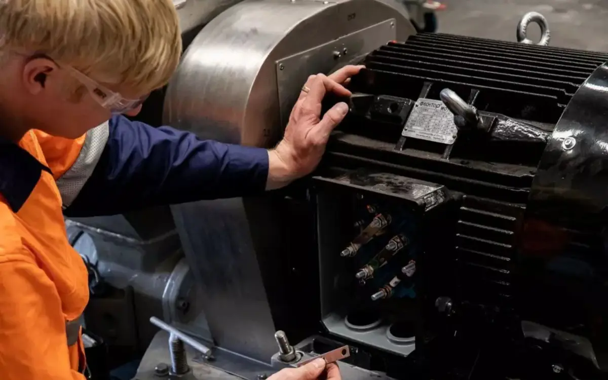 Réparation électromécanique d'un équipement
