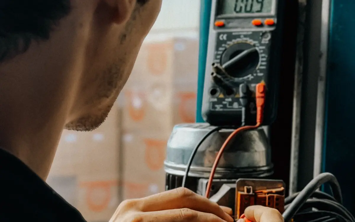 Taking an electrical measurement on an installation